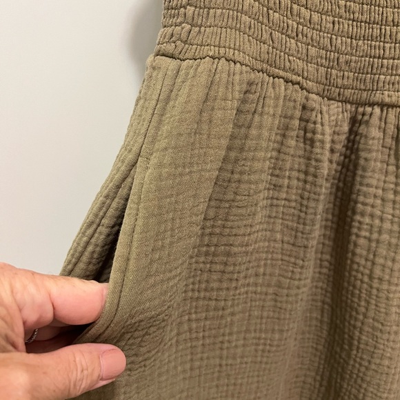 NWOT HYFVE Olive green smocked waist gauze beach pants size M - Picture 3 of 6